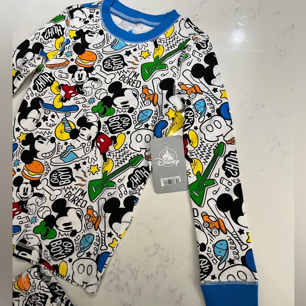 NWT 🖤 Disney boy pajama set 🐭 size - 6 years ✨ - Picture 4 of 8